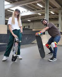 Volcom is a skate, surf & swimwear, and snowboarding lifestyle brand that creates durable, stylish clothing and accessories for every occasion. Lore Bruggeman Is Verliefd Op Haar Kortrijk