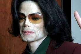 Tu est une fille simple qui se prend pas le tête, au lycée tu te fais beaucoup critiquer mais quelqu'un va changer tous sa. Michael Jackson En Vie Les Fans Ont Trouve Une Autre Preuve
