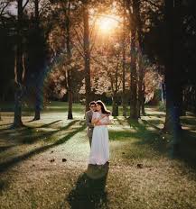 Bisa dari video, kata kata, hingga kumpulan foto lucu. 30 Foto Prewedding Outdoor Casual Simple Romantis