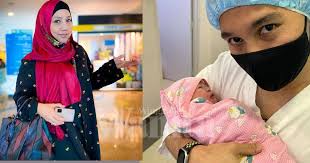 Raut wajah senyum abah kali akhir kami lihat sebelum kafan menutupi wajah anak sempurnakan perjalanan terakhir datuk a rahman hassan media hiburan. Al Fatihah Datuk A Rahman Hassan Meninggal Di Sisi Isteri Dan Anak Anak Mingguan Wanita