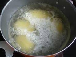 Dos De Cabillaud Au Beurre De Capres Son Ecrase De Pommes De Terre Croustillantes Cote Sole En 2020 Pommes De Terre Croustillantes Dos De Cabillaud Recette Poisson