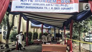 Posko kecelakaan sriwijaya air dibuka di terminal 2d soetta. Lcioy0t3klnczm