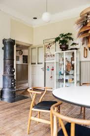 Cette Maison En Briques Etait Une Ecole Au 19e Siecle Planete Deco A Homes World En 2020 Maison En Brique Petit Salon Salons De Ferme