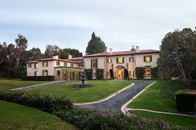 I livd there from 1957 to 1992 on the sunset house side. 1930s Owlwood Estate Reduced To 115m In Los Angeles Photos Pricey Pads