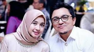 Dia mengaku telah bercerai alias berpisah dengan pria asal malaysia tersebut. Laudya Cynthia Bella Engku Emran Umum Cerai Udah Selesai Kitareporters Semua Boleh Jadi Reporter