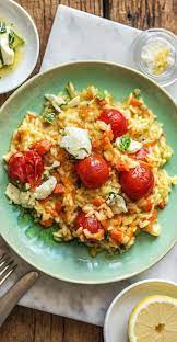mediterranes tomatenrisotto mit zitrone rezept hellofresh rezept tomatenrisotto tomaten risotto mediterrane rezepte