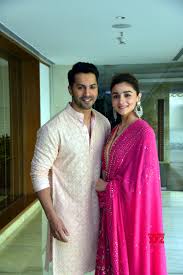 Varun dhawan & alia bhatt characters: Jaipur Kalank Promotion Varun Dhawan Alia Bhatt Gallery Social News Xyz