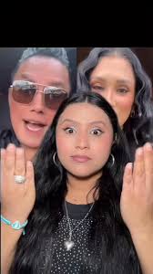 Erika tiene 27 años ! No 20 !!!. Y estaria saliendo con Erick Roberto desde  que el vivia con su ex esposa Mayra Alejandra . #mayraalejandra  #erikasanchez #paratiiiii #viral