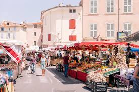 Saturday Market In Apt Provence Julia Berolzheimer Provence Apt France Apt