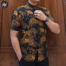 Baju batik untuk pria memang terkesan sederhana. Batik Cowok Yang Keren Untuk Ngantor Sultrakini Com