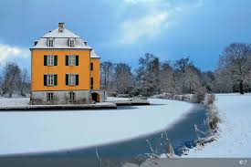 Alupus ( talk ) this is a retouched picture , which means that it has been digitally altered from its original version. Haus Hall Digitalphoto