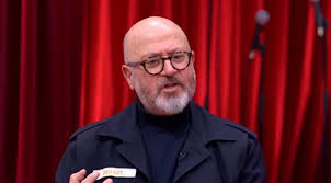 Oscar Sisto, ancien professeur de théâtre de la Star Academy a également  profité de cet entretien pour ouvrir la porte à un retour au sein du  château de Dammarie-les-Lys dans un avenir