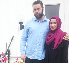 Hun var en av flere initiativtagere, men gjorde seg bemerket seg med sin appell som talte ekstremistene midt imot. Ungdom Re Andreas Ble Drept Etter Blind Vold Na Skal Minnefondet Hans Dele Ut Penger