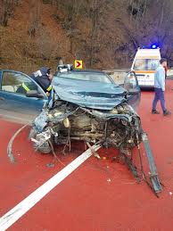 Actualitate • pe 29.01.2018 la 23:35. Foto Doi Tineri RÄniÈi In Accident Pe Valea Oltului Sibiu 100