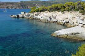 Αποτελείται από 3 δωμάτια, 1 σαλονοκουζίνα, 2 μπάνια και 1 wc. Agia Marina Aigina Aigina Weloveaegina