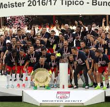 Mit diesem softball können kinder beim fußballspielen ihr team unterstützen. Bvb Gegner Warum Red Bull Salzburg Die Zuschauer Davonlaufen Welt