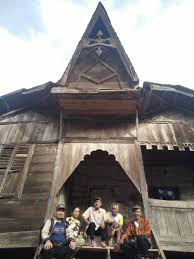 Rumah ini menjadi simbol adat kehidupan masyarakat batak. Rumah Adat Batak Teruji Kecanggihan Teknologinya Yang Tidak Kalah Dengan Teknologi Terkini Batak Indonesia