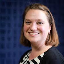 Erica Munro's Instagram, Twitter & Facebook