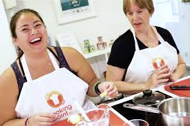 Either 'que' or 'de' can be used with 'más' or 'menos' in making comparisons in spanish, but they aren't used in the same way. Spanish Cooking Classes In Madrid Cooking Point
