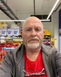 I m Andrew from United States Age 72 I need old woman age 😘 30 to 80 to  care my property ❤️😍😍