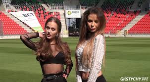 Maybe you would like to learn more about one of these? Gks Tychy Podbeskidzie Bielsko Biala Modelki Na Murawie Czyli Odwazna Promocja Meczu W 1 Lidze Pilka Nozna Sport Pl
