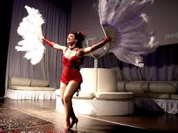 Burlesque: no quiero tus bragas, quiero tu alma