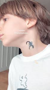 Hace unas semanas, el hijo menor de marcelo tinelli y guillermina valdés sorprendía con un marcelo le propuso a su hijo hacerlo en el futuro pero la respuesta del menor no fue la que esperaba. Lolo Tinelli Y Su Primer Tatuaje El Pequeno Eligio Un Escorpion En La Zona Del Cuello Y Su Hermana Cande Lo Compartio Con Sus Seguidores Eltrece