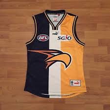 As of the end of the 2015 season, a total of 224 players have played at least one senior game for the west coast eagles, an australian rules football team in the australian football league.a number of other players were listed (or are listed) with the club for periods of time without making their debut, some of whom played at senior level for other afl teams. West Coast Eagles Puma Sgio 2007 Official Afl Jumper Jersey Guernsey Mens Medium West Coast Eagles Afl Jersey