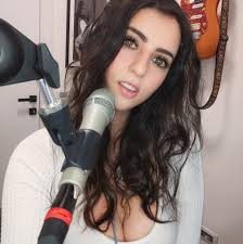 Che ne pensi di questo capolavoro? 🎸Chitarra in Resina e legno pregiato  creata con resina e pigmenti ResinPro® da @kevindcbass 🌟 Che finezza!  www.resinpro.it