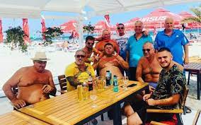 Șeful gărzii de mediu bucureşti, viorel glăman, va fi demis. Èeful GÄrzii De Mediu BucureÈti Apare Pe Facebook La ÈpriÈ La Bustul Gol Sau CÄlare Pe Porcul De CrÄciun GlÄman E O DiscuÈie Care Nu Ii VÄd Rostul Sunt Pe Dracu Inalt