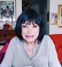 Sandra Milo cambia look. A 87 anni sfoggia un caschetto scuro