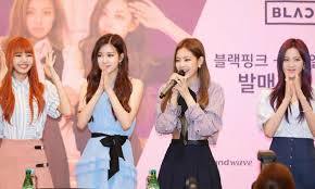 Blackpink merupakan grup penyanyi wanita kedua yang dibentuk oleh yg entertainment, yang memulai debut pada 8 agustus 2016 dan merilis 2 lagu dalam single album 'square one', yaitu penasaran dengan info tentang anggota blackpink? Biodata Profil Dan Fakta Personil Blackpink Lengkap