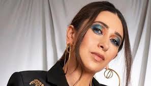 Born and raised in mumbai, she is a member of the kapoor family, where her parents and other relatives are all involved in the indian film industry. Karisma Kapoor Says Not Used To Early Morning Shoots As She Resumes Work See Pic