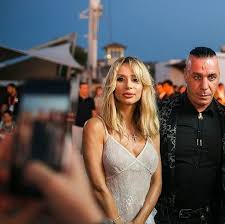 Pod Dejstviem Lobody Spustya 10 Let Till Lindemann Vypustil Svoj Novyj Albom Za Dengi Pevicy