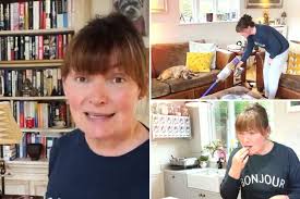 Inside Lorraine Kelly's stunning home with huge kitchen and charming  bookcase as she shares lockdown hobbies with fans