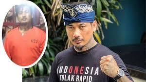Sang istri, nora alexandra, yang selama ini setia menunggu sang suami turut hadir menjemput di itu dia tadi potret manis jerinx sid dan nora alexandra yang sekarang sudah kembali berkumpul. Setia Temani Sang Suami Nora Alexandra Ungkap Janji Jerinx Setelah Bebas Ingin Fokus Kekeluarga Tribun Medan