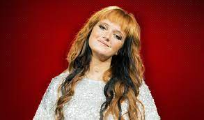 Quem não sonha é quem morreu, pés na terra olhos no céu. Carolina Deslandes The Voice Kids