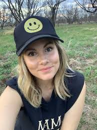 Linda Perkerson's Instagram, Twitter & Facebook