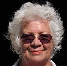 These ITALIAN STUFFED ZUCCHINI BOATS include lean ground turkey and fresh  veggies, topped with cheese and toasted bread crumbs. Low-carb, less guilt,  but tons of flavor! FULL RECIPE --->  http://www.fromvalerieskitchen.com/italian-stuffed-zucchini-boats/