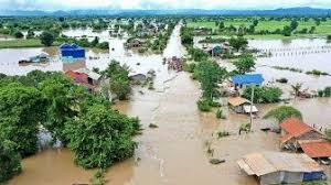 Terobos banjir, berikut 5 hal yang harus diperhatikan pengendara mobil. Banjir Bandang Kamboja Lebih Dari 10 000 Orang Dievakuasi