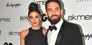 Eğer silah yanlışlıkla ateş almış olsaydı, arda vurulurdu. Arda Turan In Hastaneyi Bastigi Silah Ruhsatsiz Cikti Son Dakika Spor