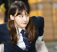 나이를 가늠할 수 없는 절대 동안의 사랑스러운 외모지만, 그 안엔 누구보다 뛰어난 추리능력이 숨겨져 있다. ìœ ì¸ì˜ êµ¿ìºìŠ¤íŒ… ìž„ì˜ˆì€ ë‚˜ì´ ê²°í˜¼ ìžë…€ ì§ì—… ê¹€ì§€ì„ íŒ¨ì…˜ ë‚¨íŽ¸ ë¯¸í˜¼ëª¨