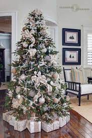 There are an amazing collection of beach themed christmas decorations suited for different uses and needs. 30 Brilliant Coastal Chic Christmas Tree Decorating Ideas