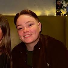 Lauren (@laurenzomzo)