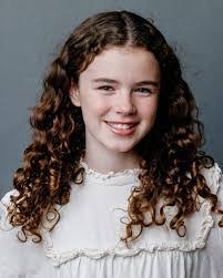 Essie Barrett's Instagram, Twitter & Facebook