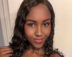 Liz Sanderson's Instagram, Twitter & Facebook