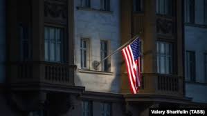 The united states of america ði juˌnaɪtɪd ˌsteɪts əv əˈmerɪkə), сокращённо сша (англ. Iz Dipmissij Ssha Budut Uvoleny 182 Grazhdanina Rossii Iz Za Ukaza Putina