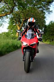 Francesco pecco bagnaia (born 14 january 1997 in turin) is an italian motorcycle racer. Ducati Panigale V2 Weniger Ist Mehr Die Testfahrer Auto Und Reise Magazin