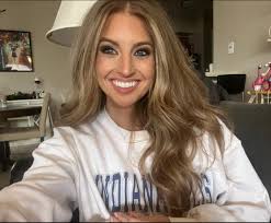 Oh. Sure. She's soooooo old 🙄 Truthfully though ... No matter your age,  it's always just a number. So glad the number "8" brought Stephanie Mead  into my life. Happy birthday, beautiful! 💕