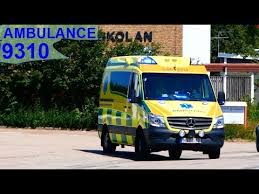 En man i skåne med bröstsmärtor och andningssvårigheter fick vänta i 50 minuter på ambulans efteråt visade det sig att kartorna i region skånes ambulans inte var uppdaterade ordentligt. Region Skane Angelholm Rtw 9310 Ambulans I Utryckning Rettungsdienst Auf Einsatzfahrt By Redningsstation